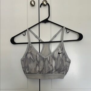 Nike Gray Sports Bra with Scoop Neckline and Stretchy Fabric